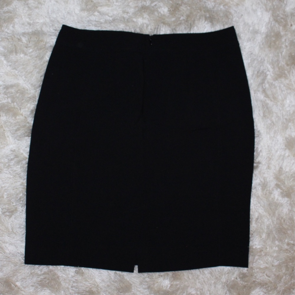 FORM FITTING BLACK PENCIL SKIRT
